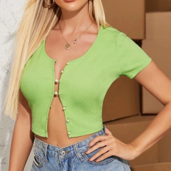 pearl button crop top - Picture 2 of 3